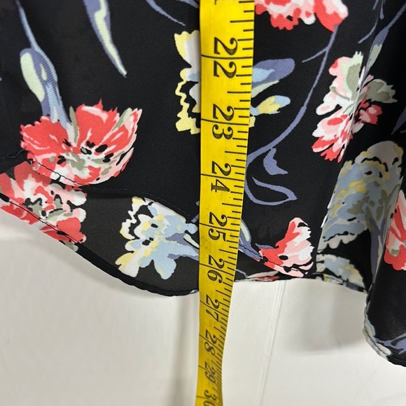 Black and Pink Ruffled Blouse with Short Sleeves - Picture 4 of 7